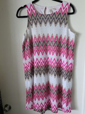 Tacera Sleeveless Zigzag Knit Dress in White, Hot Pink & Tan